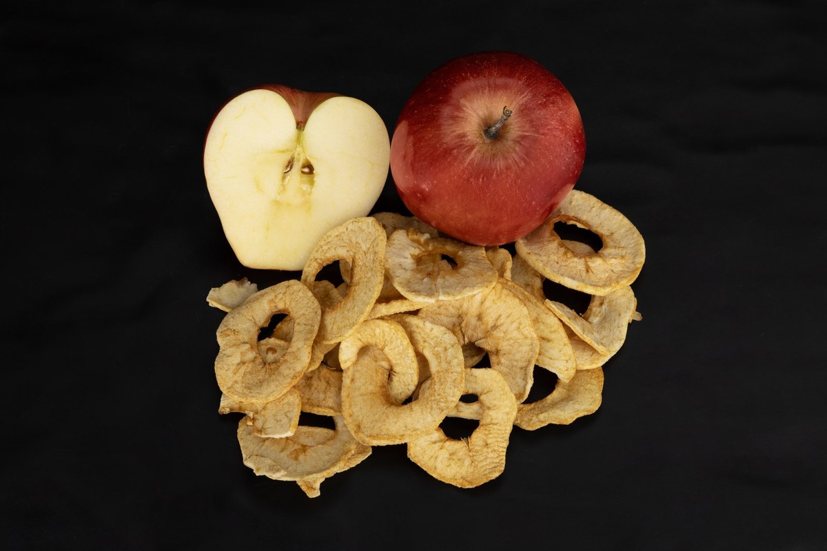Fresh and dried apple rings
